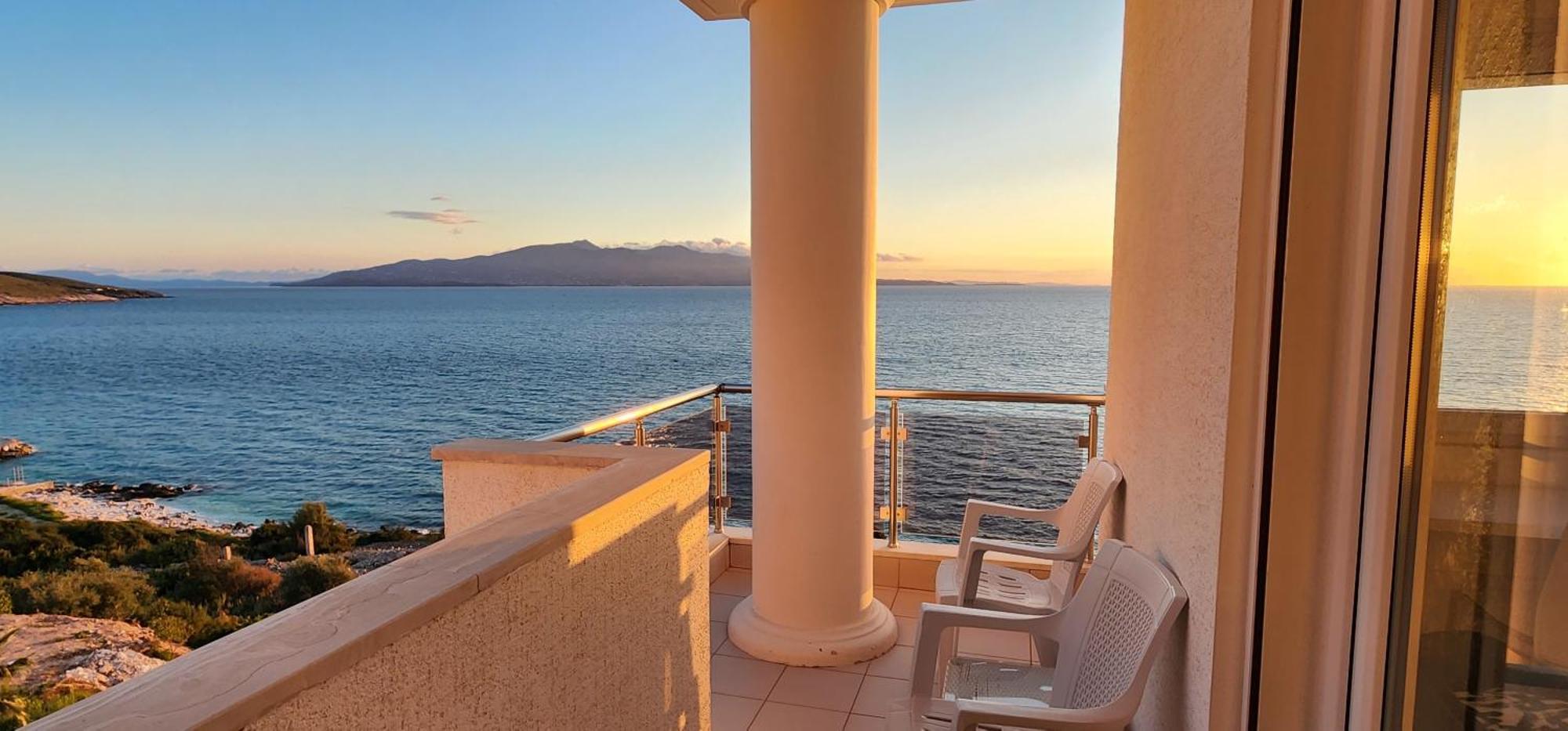 White Residence Luxury Apartments Sarandë Exterior foto